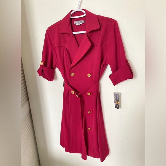Red long coat with belt. - Picture 2 of 6
